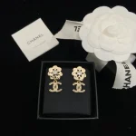 Double C flower stud earrings-box - Image 6