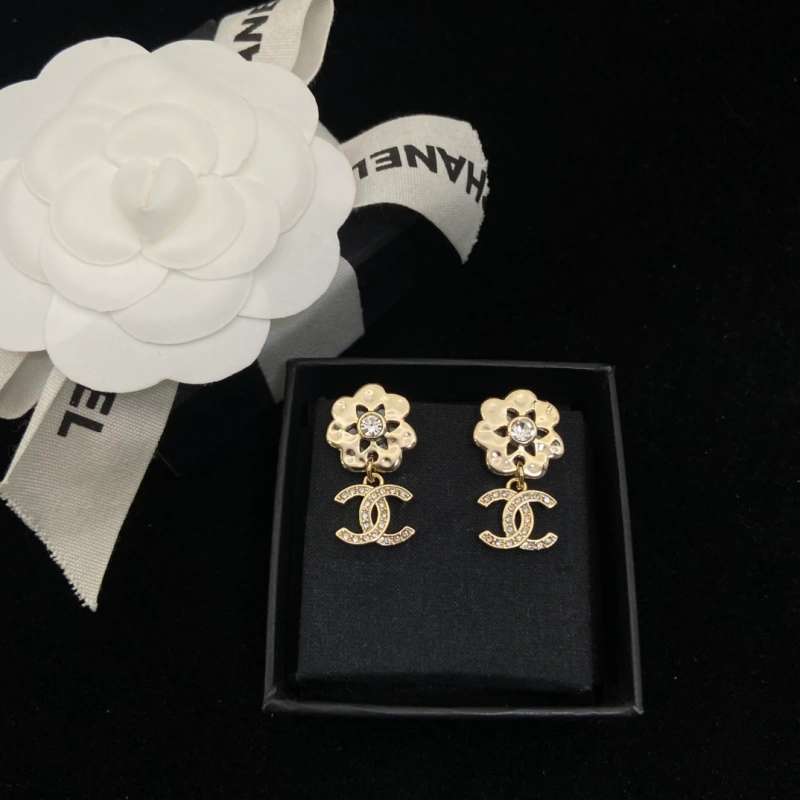 13426419845192000 Double C flower stud earrings-box - Image 1