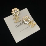 Double C flower stud earrings-box - Image 3