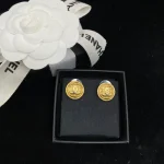 New vintage round stud earrings-box - Image 6