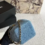 Delicate lambskin with signature quilted stitching-box - Image 7