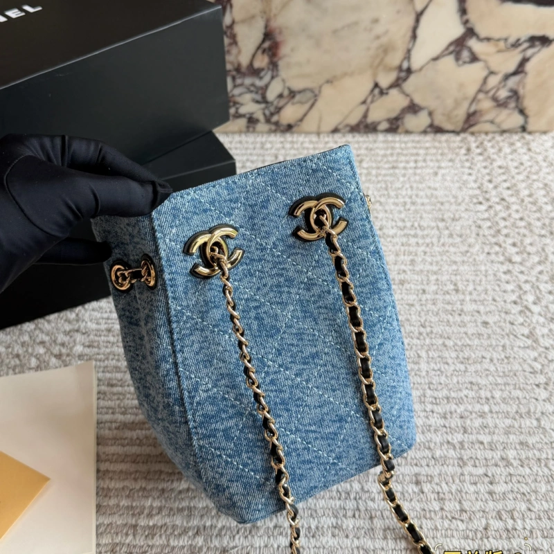 13426502973737800 Delicate lambskin with signature quilted stitching-box - Image 1