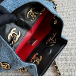 Delicate lambskin with signature quilted stitching-box - Image 4