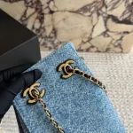 Delicate lambskin with signature quilted stitching-box - Image 3