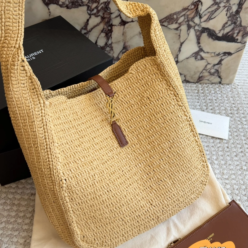 13426566929156000 woven bag-Comes with a dust bag, no box - Image 1