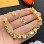 New arrival bracelet, comes with the original brand box - Image 3