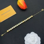 New arrival bracelet, comes with the original brand box - Image 2