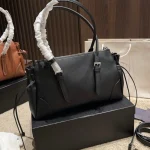 Practical yet stylish. Featuring long handles and exquisite hardware, the details are absolutely flawless-box - Image 9