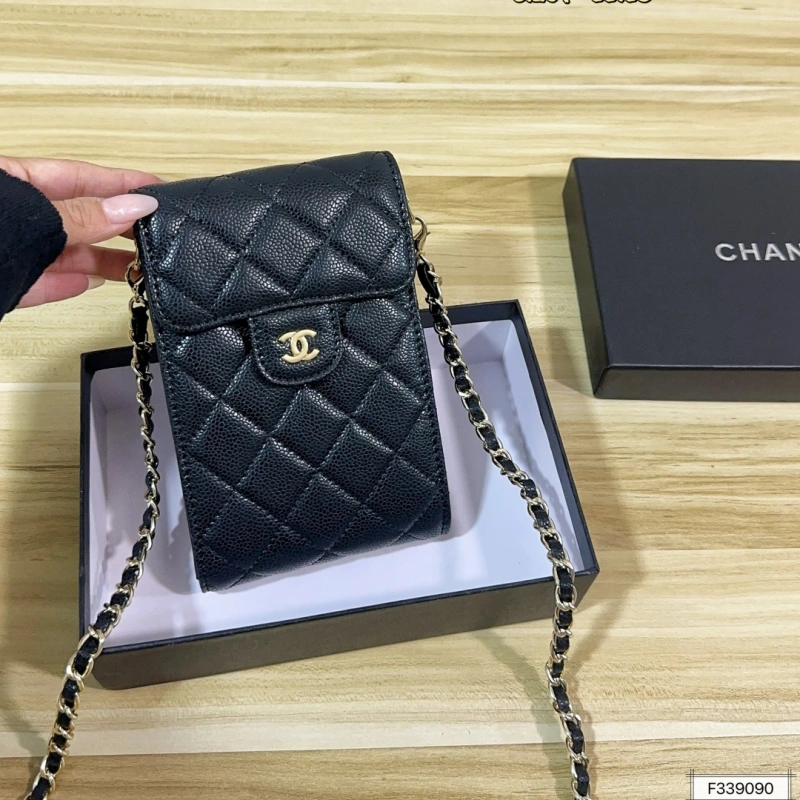13426845573264800 Plenty of room inside to effortlessly fit your phone and wallet-box - Image 1