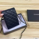 Plenty of room inside to effortlessly fit your phone and wallet-box - Image 7