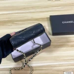 Plenty of room inside to effortlessly fit your phone and wallet-box - Image 4