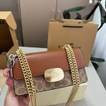 The metal hardware on this chain bag has a fantastic texture-box - Image 6