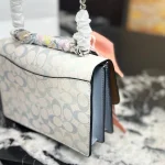 This accordion bag is an absolute perfect match for daily commuting-box - Image 9