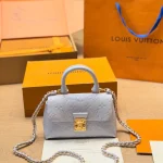 A delicate and petite handbag with a high-quality finish-box - Image 10