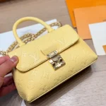 A delicate and petite handbag with a high-quality finish-box - Image 9