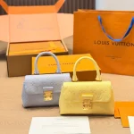 A delicate and petite handbag with a high-quality finish-box - Image 6