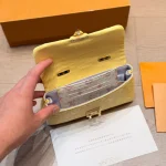 A delicate and petite handbag with a high-quality finish-box - Image 4
