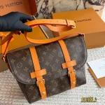 Medium messenger bag for daily commute and casual outings-box