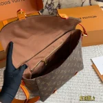 Medium messenger bag for daily commute and casual outings-box - Image 3