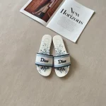 Embroidered Flat Slippers-box