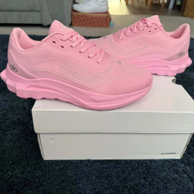 2d87b7693ad7dfc5af5f4affa7d5e9a0 Breathable Non-Slip Low-Top Running Sneakers - Image 1