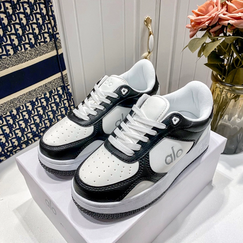 3f366bbc591d86989377b0b6d7f4bafb New Arrival Chunky Sole Anti-Slip Sneakers-box - Image 1