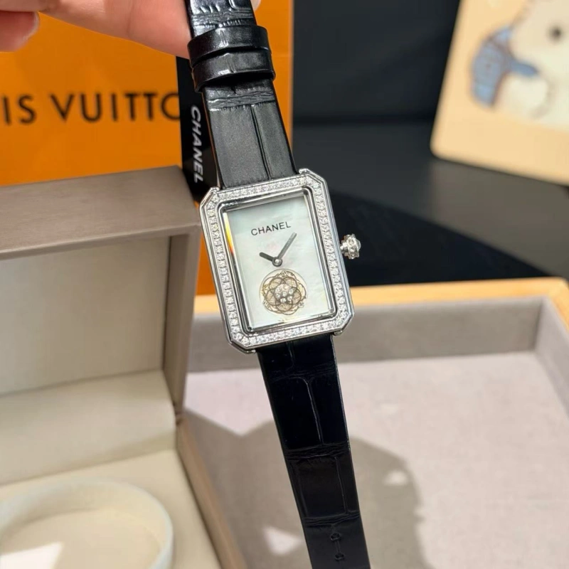 69406bf04025f3c9cc1906026fb0fe65 Spinning 6-petal camellia ✨ Modern classic design with an electroplated glass bezel. Unique style with a leather strap. Imported Japanese quartz movement for accurate time-box - Image 1