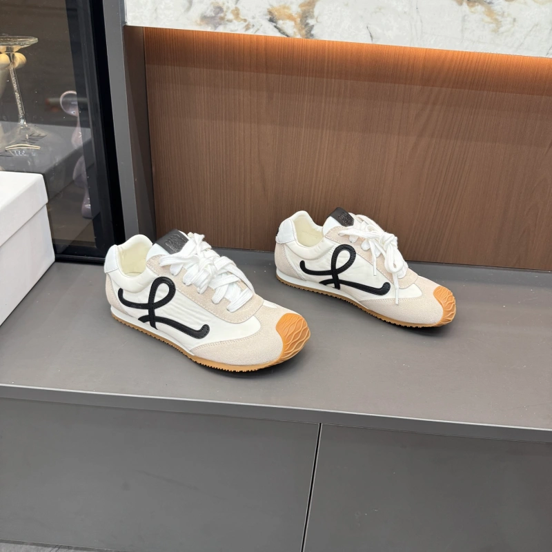 8382f4ad1f105cf2db289e112a6727bf Round Toe Lace-Up Low-Top Casual Shoes-box - Image 1