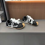 Low-Top Lace-Up Casual Sneakers with a Round Toe-box