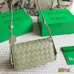 New shoulder/crossbody bag in cowhide. Effortlessly chic with a relaxed 'old money' vibe-box - Image 13