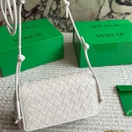 New shoulder/crossbody bag in cowhide. Effortlessly chic with a relaxed 'old money' vibe-box - Image 11