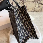 The latest D-family tote bag features 3D embroidery. This is definitely not an ordinary piece-box - Image 8