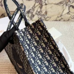 The latest D-family tote bag features 3D embroidery. This is definitely not an ordinary piece-box - Image 6