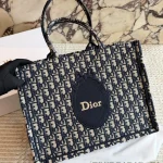 The latest D-family tote bag features 3D embroidery. This is definitely not an ordinary piece-box - Image 5