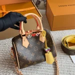 The new pillow bag perfectly showcases a fashionable, gorgeous, and charming vibe-box