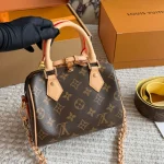 The new pillow bag perfectly showcases a fashionable, gorgeous, and charming vibe-box - Image 8
