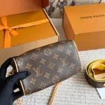 The new pillow bag perfectly showcases a fashionable, gorgeous, and charming vibe-box - Image 4