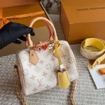 The new pillow bag perfectly showcases a fashionable, gorgeous, and charming vibe-box