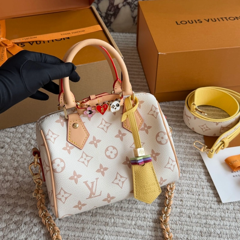 13427538040092800 The new pillow bag perfectly showcases a fashionable, gorgeous, and charming vibe-box - Image 1