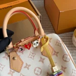 The new pillow bag perfectly showcases a fashionable, gorgeous, and charming vibe-box - Image 10