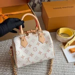 The new pillow bag perfectly showcases a fashionable, gorgeous, and charming vibe-box - Image 7