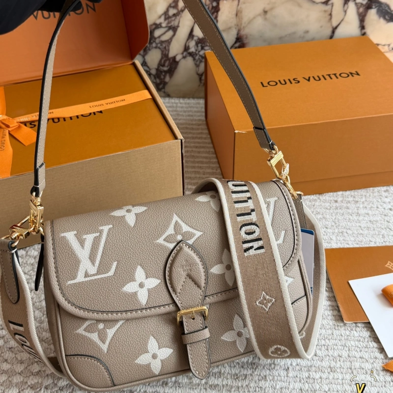 13427538294348800 New arrival: Early Spring Baguette Bag-box - Image 1