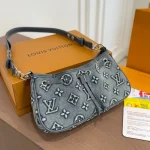 Vintage Monogram Underarm Crossbody Bag – Rare Salt-Style Preppy Aesthetic-box