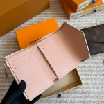 The white checkered coin purse from L is absolutely gorgeous-box - Image 7
