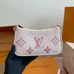 Pink gradient easy pouch chain bag. This sweet pastel pink is absolutely giving major girly vibes~ box - Image 6