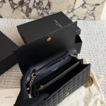 Just in: Small pebbled leather envelope bag-box - Image 3