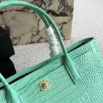 Glossy crocodile-embossed leather tote, featuring a stunning vintage gold double-C lock-box - Image 10