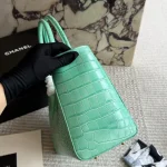 Glossy crocodile-embossed leather tote, featuring a stunning vintage gold double-C lock-box - Image 9