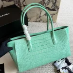 Glossy crocodile-embossed leather tote, featuring a stunning vintage gold double-C lock-box - Image 8