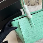 Glossy crocodile-embossed leather tote, featuring a stunning vintage gold double-C lock-box - Image 7